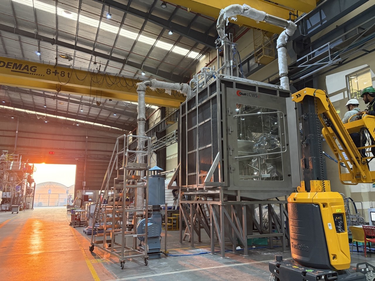 Glatt cCWS containment bin-washing system, fully assembled